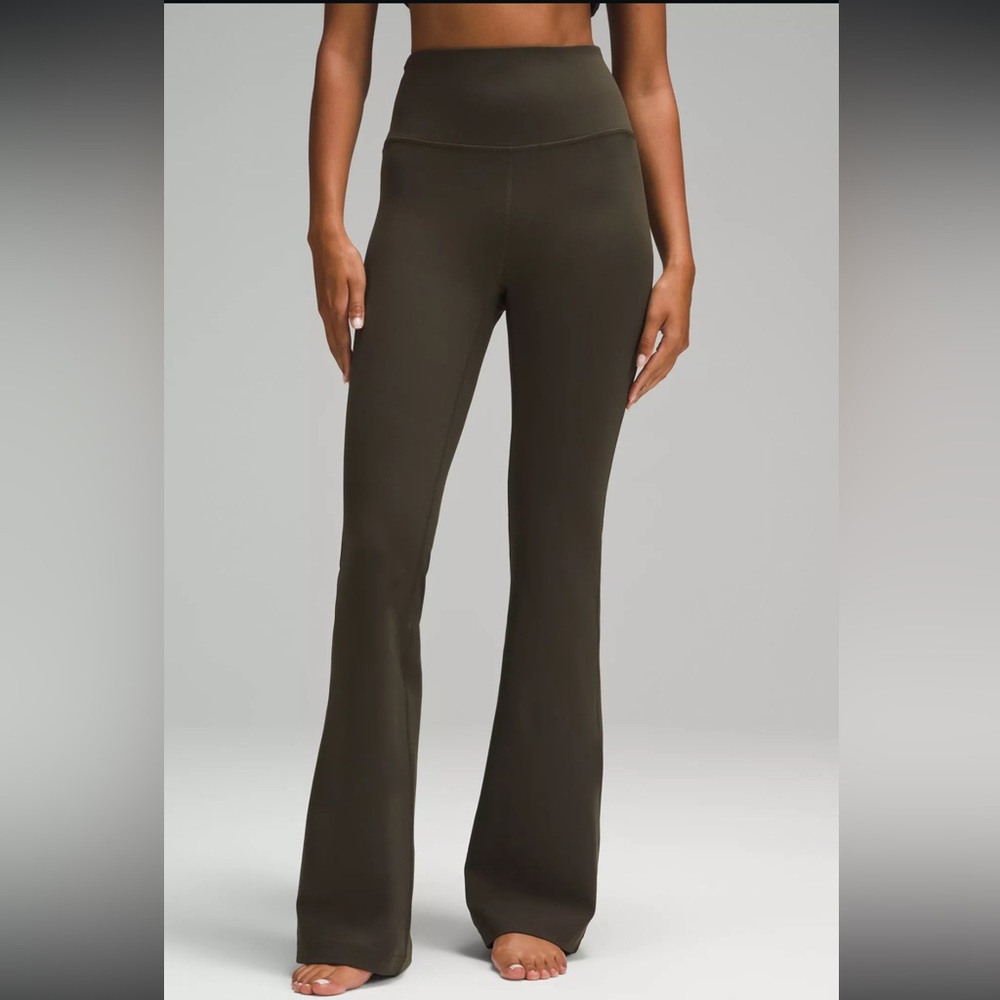Lululemon GROOVE SUPER-HIGH-RISE FLARED PANT *NULU
Dark Olive size 6